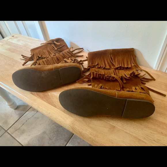 Minnetonka Fringe Boots - Calf length Brown Suede - Picture 5 of 7